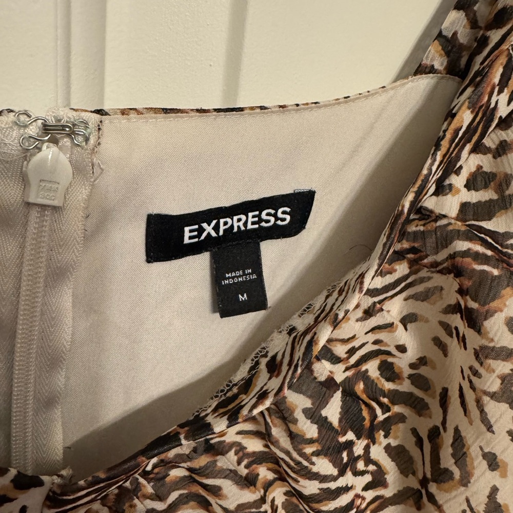 EXPRESS Woman’s Animal Print Maxi Dress Size Medium Flowing Brown and Cream - Picture 6 of 12
